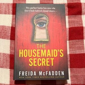 The Housemaid’s Secret by Freida McFadden – Paperback